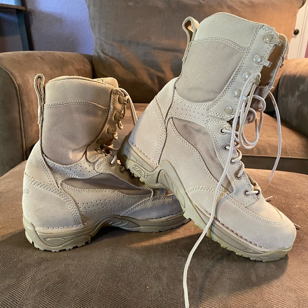 Women’s Danner 9.5 42 combat boot EUC